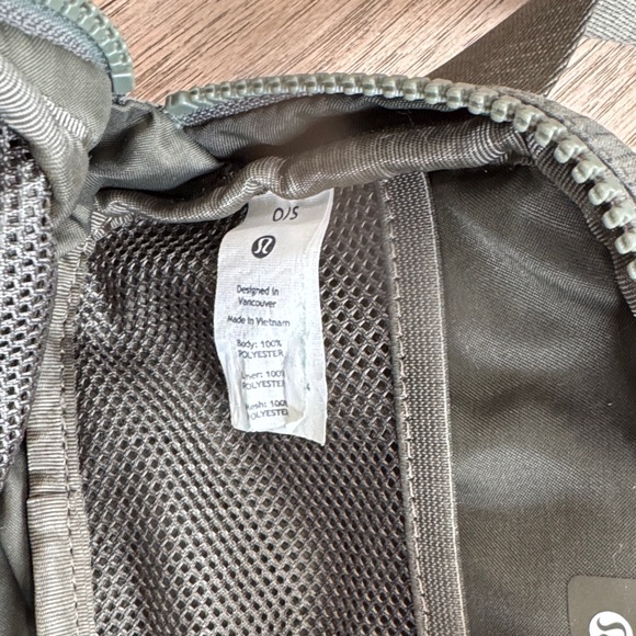 Lululemon Everywhere Belt Bag Carob Brown/Black Classic Nylon - Picture 3 of 5